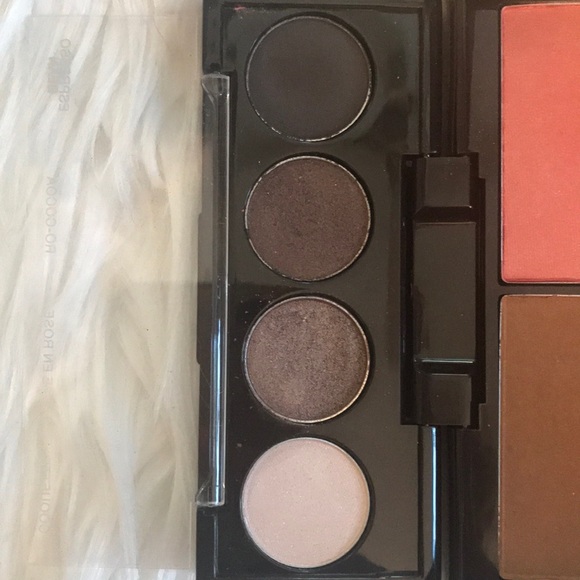 Laura Mercier Travel Size Cheek Eye and Lip Kit - Picture 3 of 6